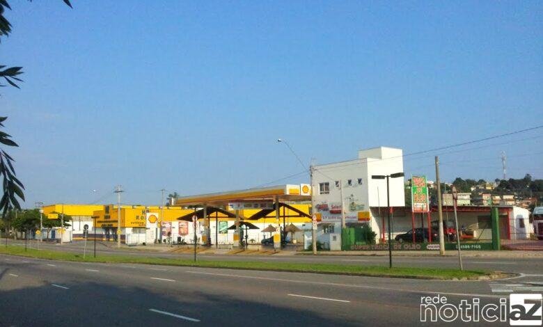 Carro acerta motociclista no Jardim das Hortênsias