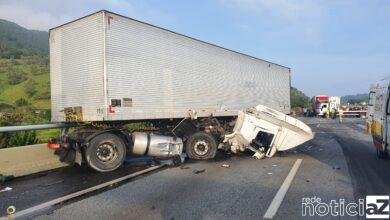 Uma pessoa morreu em acidente com 4 veículos na Bandeirantes