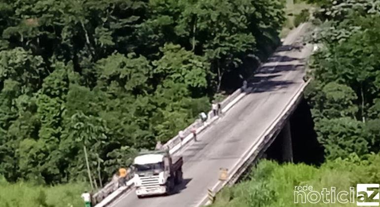 Na mesma ponte: queda de mais um veículo