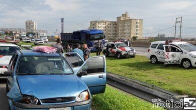 Adolescentes roubam carreta e fazem motorista refém