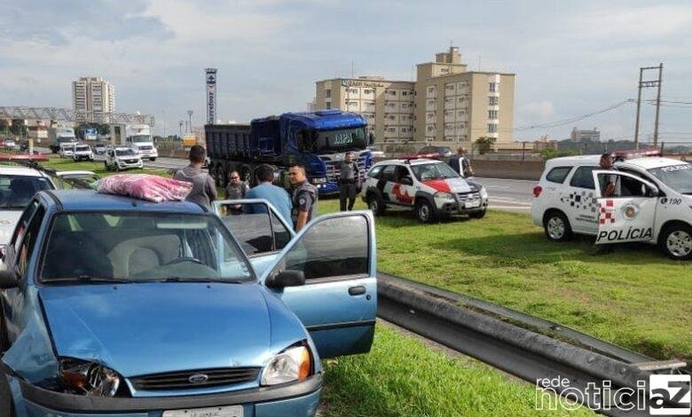 Adolescentes roubam carreta e fazem motorista refém