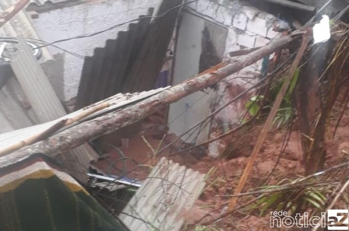 Casa é interditada após deslizamento em Louveira
