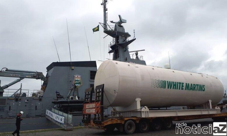 Marinha transporta cilindro de oxigênio até Manaus