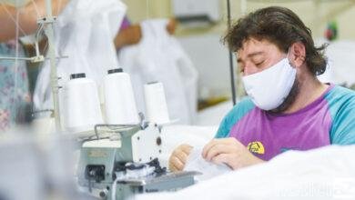 Costura de aventais gera renda para moradores do Novo Horizonte