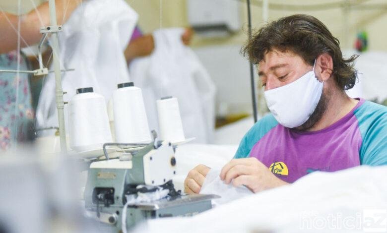 Costura de aventais gera renda para moradores do Novo Horizonte