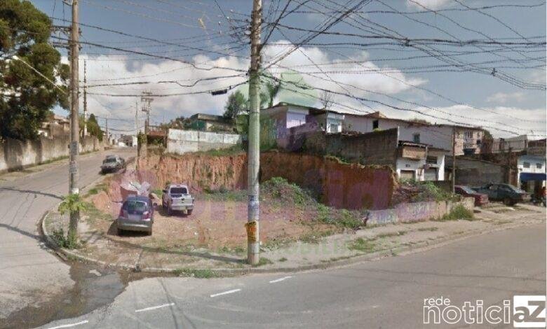 Motociclista acerta a placa de trânsito em colisão e morre