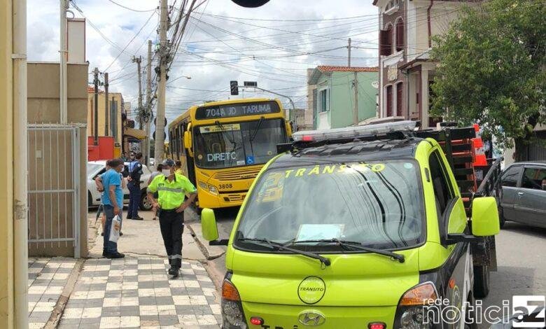 Dia de fúria - Homem quebra ônibus e acaba na Delegacia