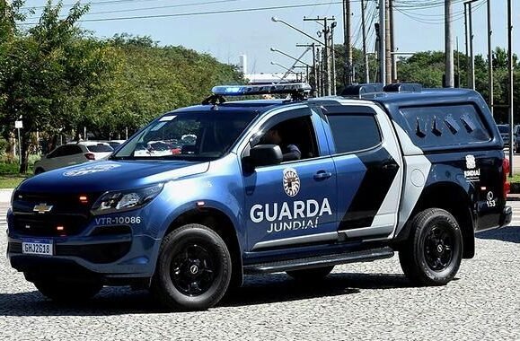 Homem preso que descumpriu medida protetiva estava com moto furtada