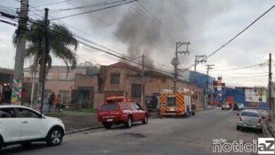 Depósito de empresa pega fogo em Jundiaí