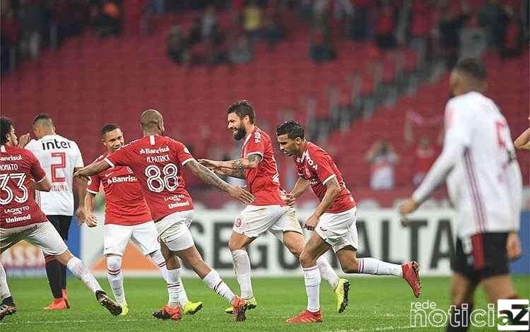 Inter massacra São Paulo no Morumbi e volta à liderança do Brasileiro