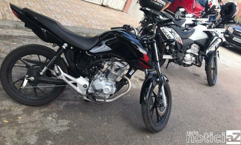Motoqueiro fez bololô e tentou fugir; Foi alcançado e recebeu quase 8 mil em multas