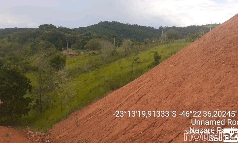 Desmatou para construir; Foi multado e teve a área embargada