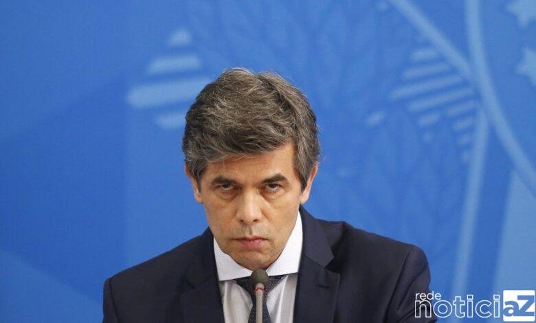 Ex-ministro questiona plano de vacina contra a COVID-19