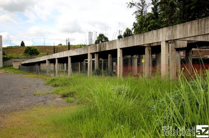 Pente-fino em todas as obras paralisadas em Louveira
