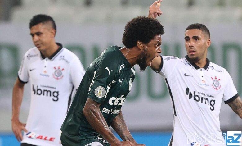 Palmeiras goleia Corinthians e mantém sonho de título