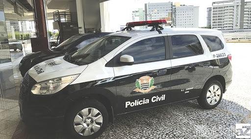 Dupla acusada de roubos de caminhões é presa