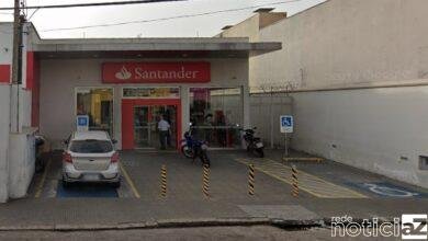 Assaltantes entram em agência pelo forro