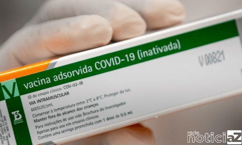 O Instituto Butantan deve receber na quarta-feira (3) insumos para produzir mais 8,6 milhões de doses da vacina contra a covid-19 CoronaVac. Segundo
