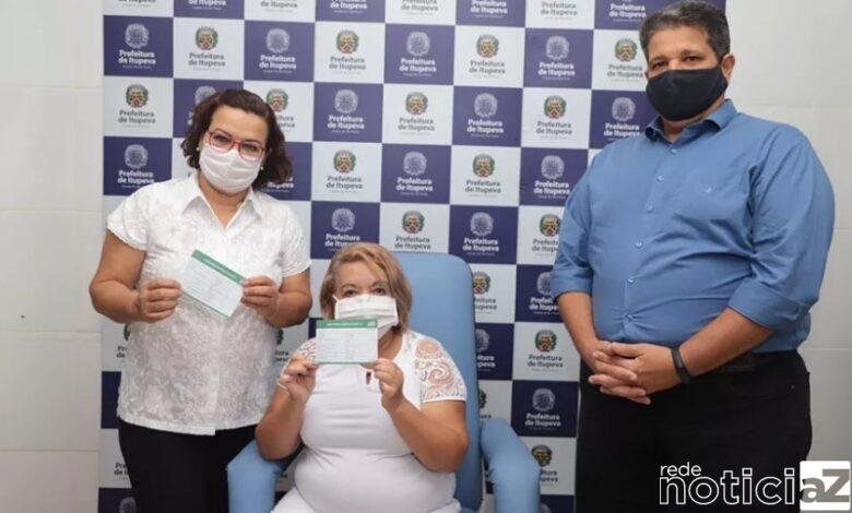 Enfermeiras de 61 e 59 anos são as primeiras a serem vacinadas em Itupeva