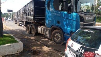 Caminhão roubado é apreendido pela PM