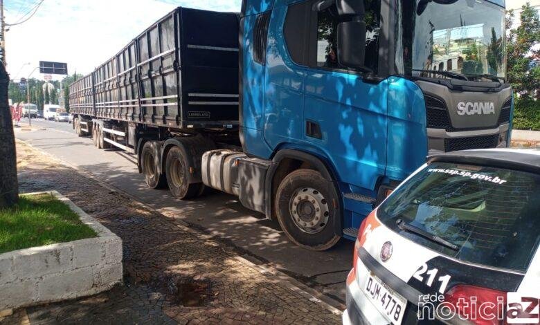 Caminhão roubado é apreendido pela PM