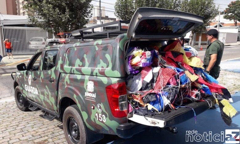 Balão cai em poste do Vianelo