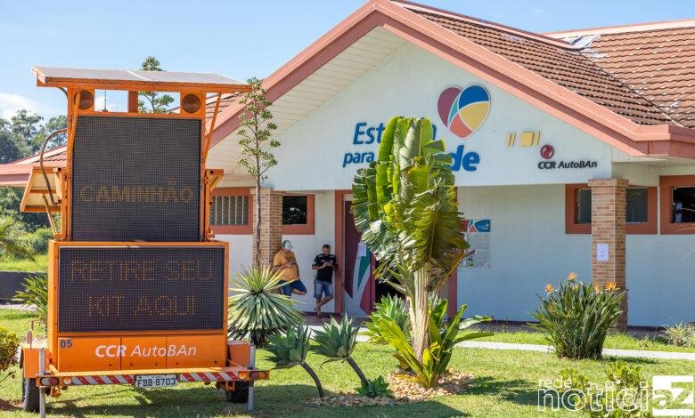 Caminhoneiros ganham cesta de alimentos
