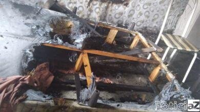 Casa pega fogo em Várzea Paulista