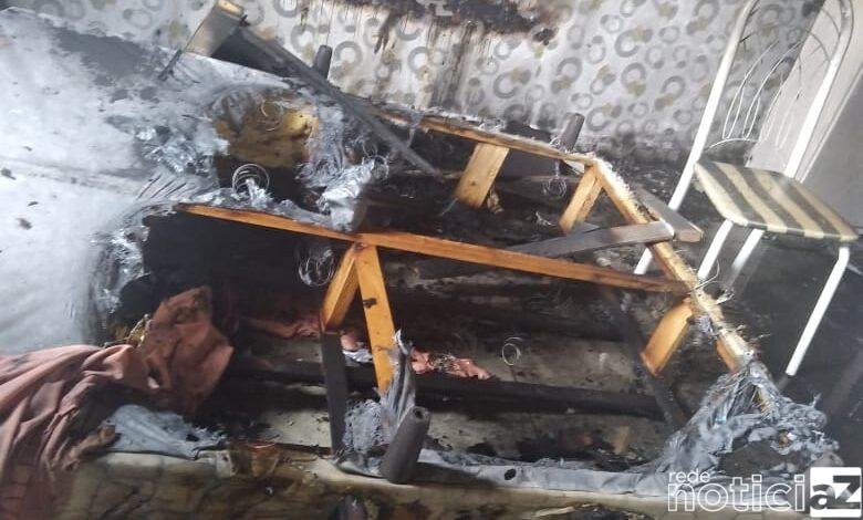 Casa pega fogo em Várzea Paulista