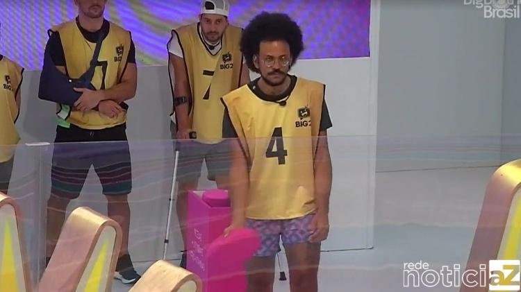 João é o novo líder do BBB 21. De quebra o brother ainda embolsou R$ 10 mil como troféu. Pocah ficou fora da prova. A sister foi vetada pela lider Sarah.