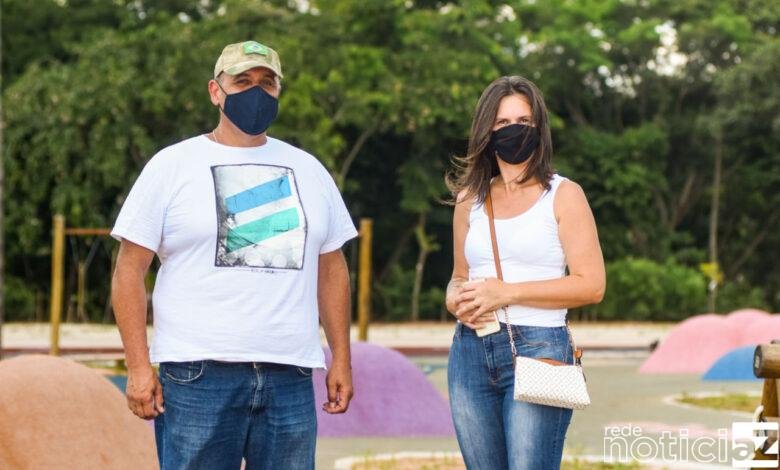 Pais participam de aula ao ar livre e aprovam iniciativa