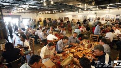 Restaurante inaugurado tem aglomeração