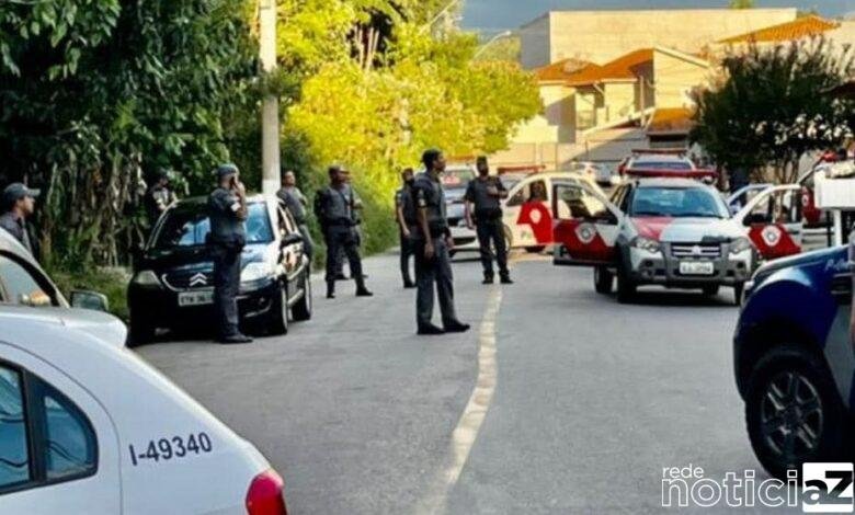 Homem mantém a ex-mulher e o filho reféns e acaba baleado pela PM