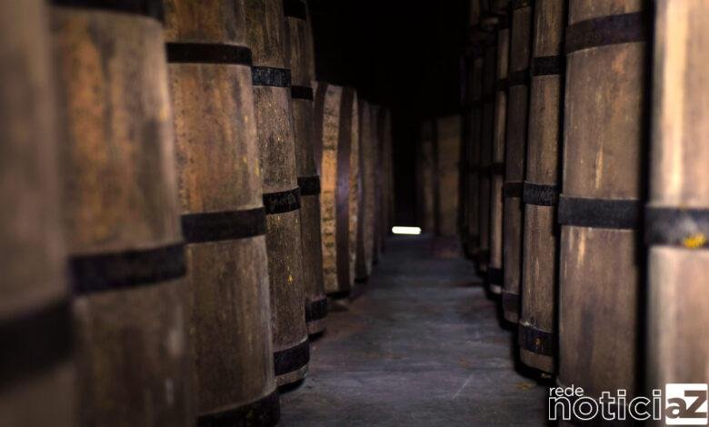 Os barris de madeira podem transformar o sabor e a cor das cachaças