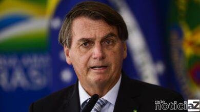 O presidente Jair Bolsonaro criticou novamente, hoje (11), as medidas restritivas impostas por governadores como prevenção à disseminação do novo