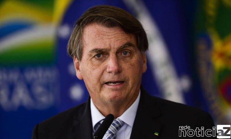 O presidente Jair Bolsonaro criticou novamente, hoje (11), as medidas restritivas impostas por governadores como prevenção à disseminação do novo