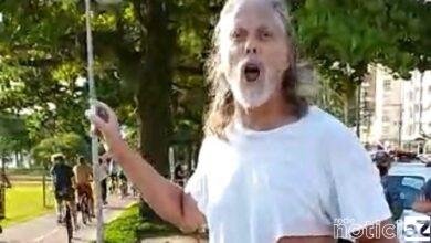 Homem grita contra guardas e policiais na orla de Santos