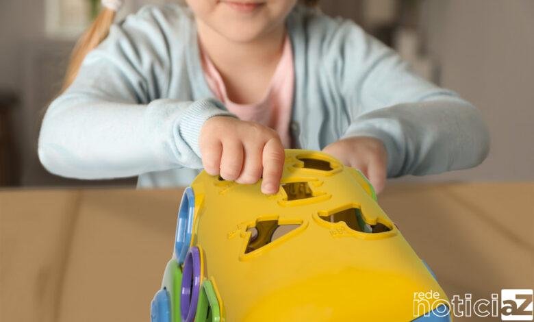 Crianças com deficiência visual contam com brinquedos adaptados