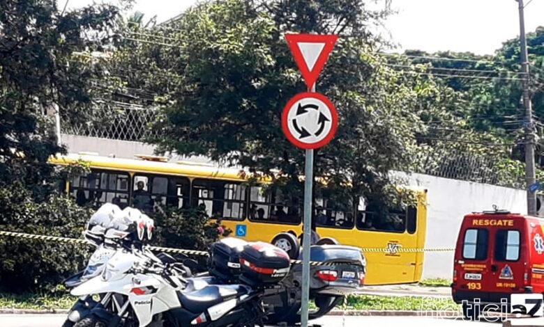 Carro capota em avenida de Jundiaí