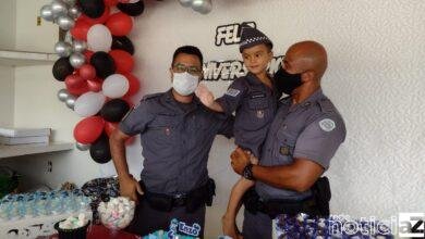 Menino ganha surpresa da Polícia Militar
