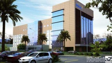 Tenda para pacientes com Covid é montada em hospital