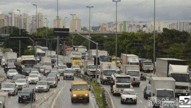 O rodízio municipal de veículos na cidade de São Paulo começou a funcionar na noite de hoje (22) em novos horários em razão da pandemia de covid-19