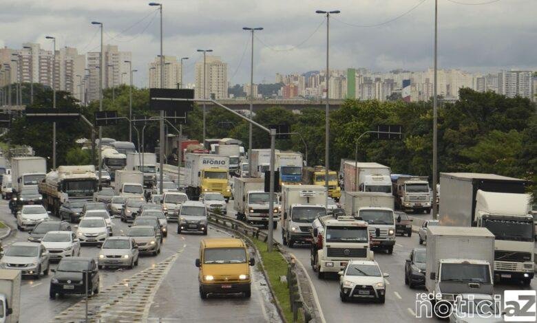 O rodízio municipal de veículos na cidade de São Paulo começou a funcionar na noite de hoje (22) em novos horários em razão da pandemia de covid-19