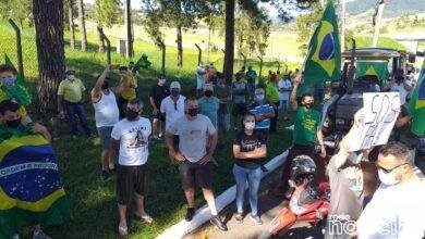 População faz manifestação pró-Bolsonaro