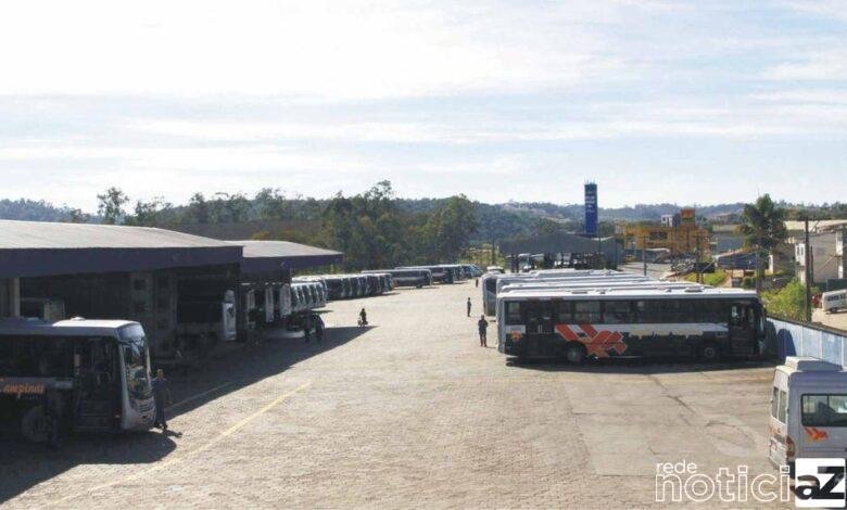Carro é furtado em frente a garagem de ônibus