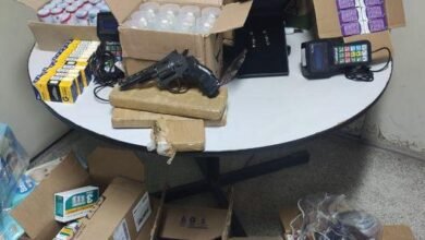 Dupla é presa com carga de medicamentos em Campo Limpo