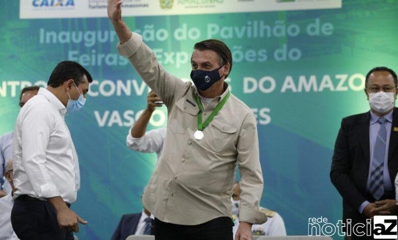 O presidente Jair Bolsonaro voltou a culpar gestores municipais e estaduais pelo aumento do desemprego no país. Ele participou, na tarde desta sexta-feira