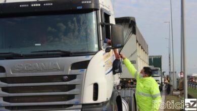 Caminhoneiros recebem materiais de proteção na Anhanguera-Bandeirantes