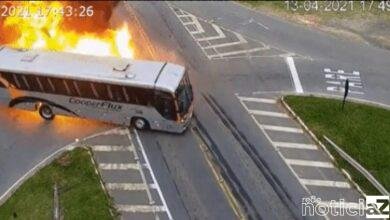 Um acidente envolvendo um carro, caminhão e um ônibus foi registrado por câmeras de segurança na rodovia PR-423, em Campo Largo, Região Metropolitana de Curitiba.