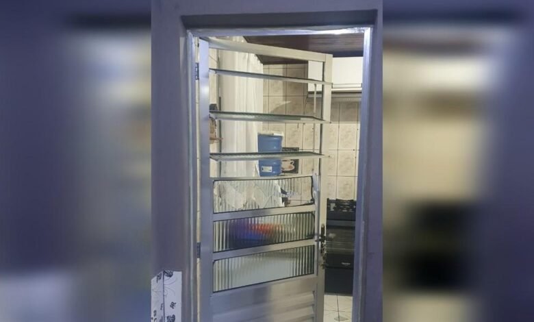 Mulher tem casa invadida pelo ex, que vai preso